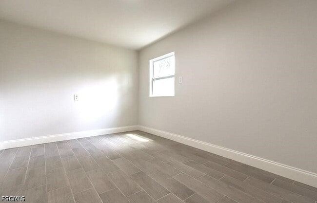 Building Photo - 215 Delray Ave