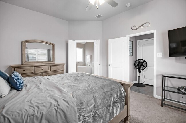 Building Photo - 3/2 in MIDWAY ISD!!