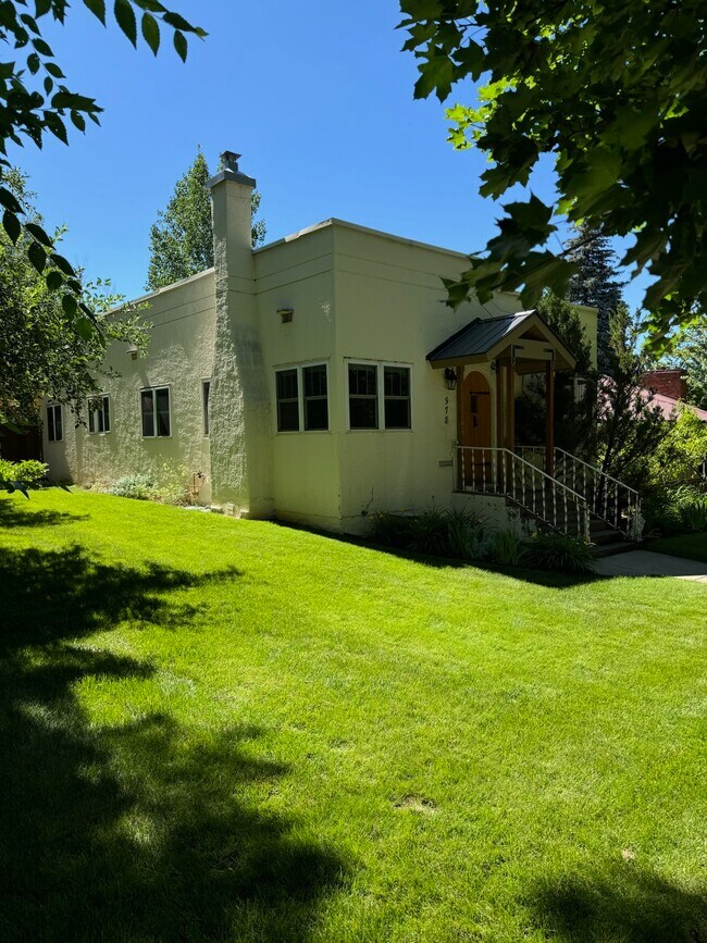 Building Photo - 978 E 5th Ave