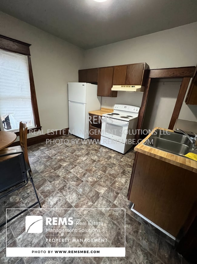 Building Photo - 420 N Pine St