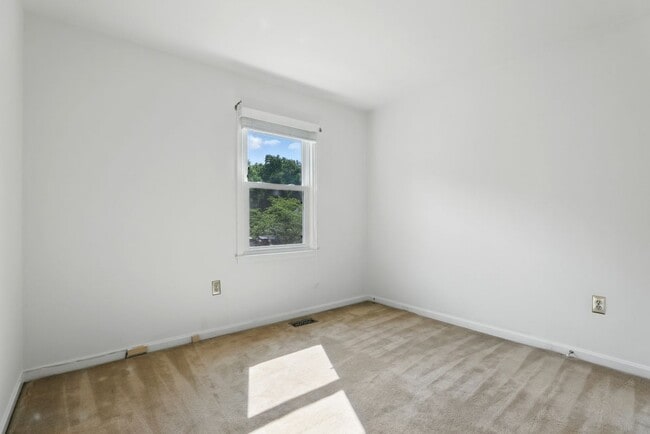 Building Photo - 14720 Peachwood Dr