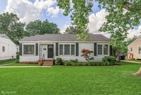 Building Photo - Beautiful Broadmoor Bungalow