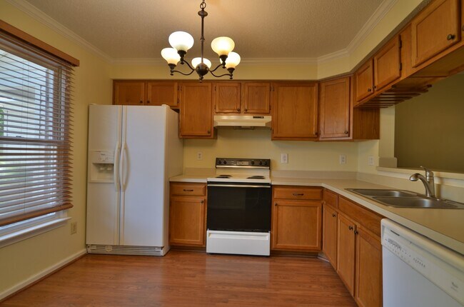 Building Photo - Coming Soon! 2BR 2.5 BA Townhome in Yorktown!