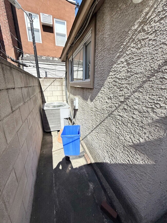 Building Photo - 2408 S Juniper St