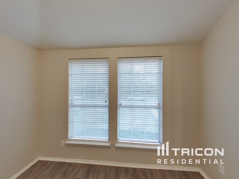 Building Photo - 1504 Redman Dr