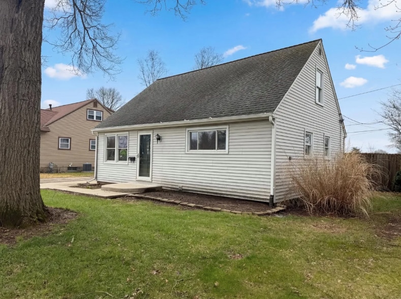 Building Photo - 413 Sherwood Dr W