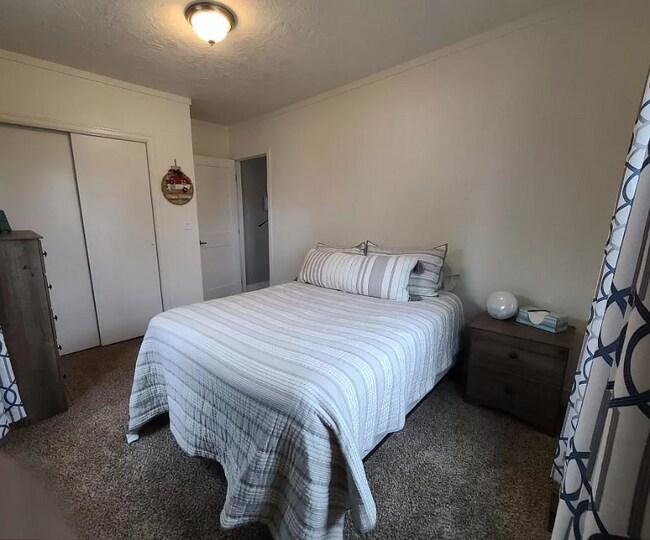 Building Photo - 200 18th St SW