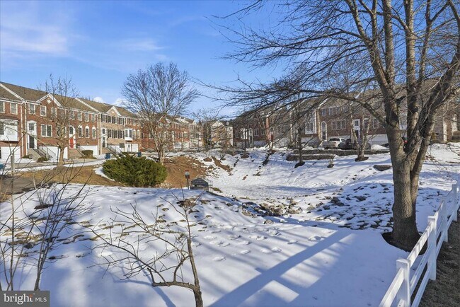 Building Photo - 9285 Laurel Ridge Crossing Rd