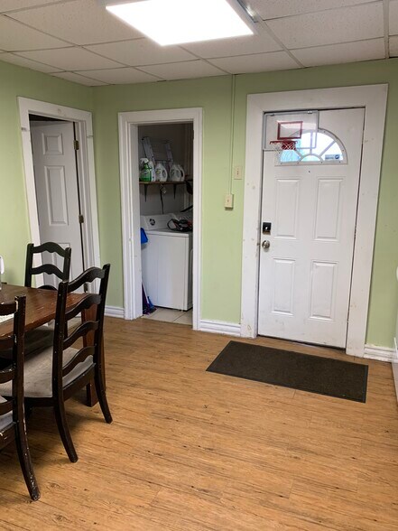 Laundry Area - 427 Taylor Ave