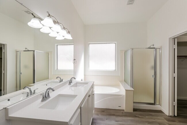 Building Photo - 13719 W Tara Ln