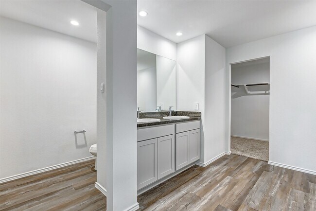 Building Photo - 24303 Alto Gdn Dr