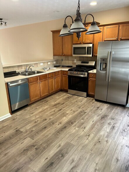 Building Photo - 810 Celeste Ln