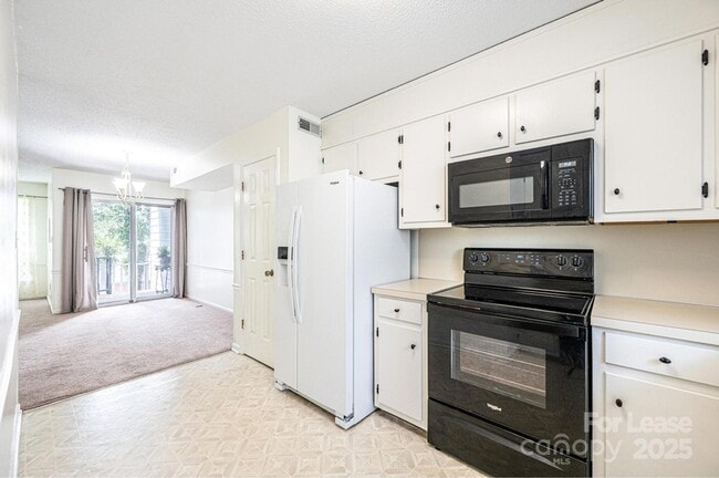 Building Photo - 617 College Ave SW