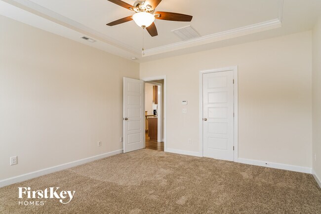 Building Photo - 13 Spruce Pt Dr