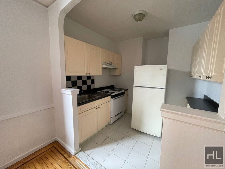 Building Photo - BROADWAY