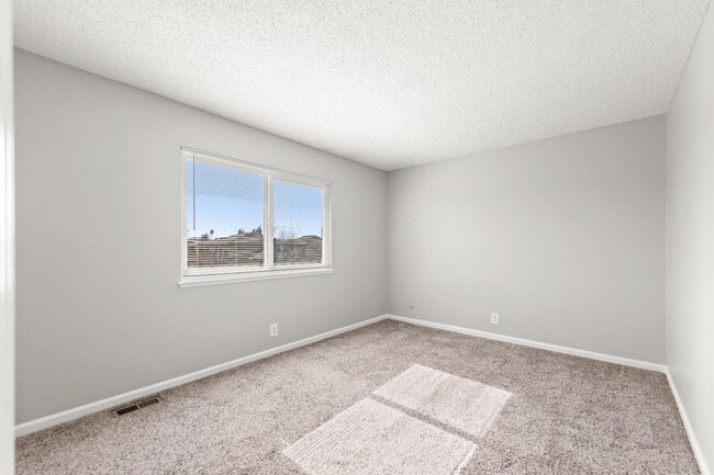 Building Photo - Remodeled 2 Bedroom Condo with Garage
