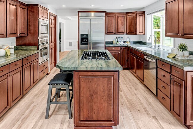 Building Photo - Luxurious 4-Bedroom Family Home Minutes Aw...
