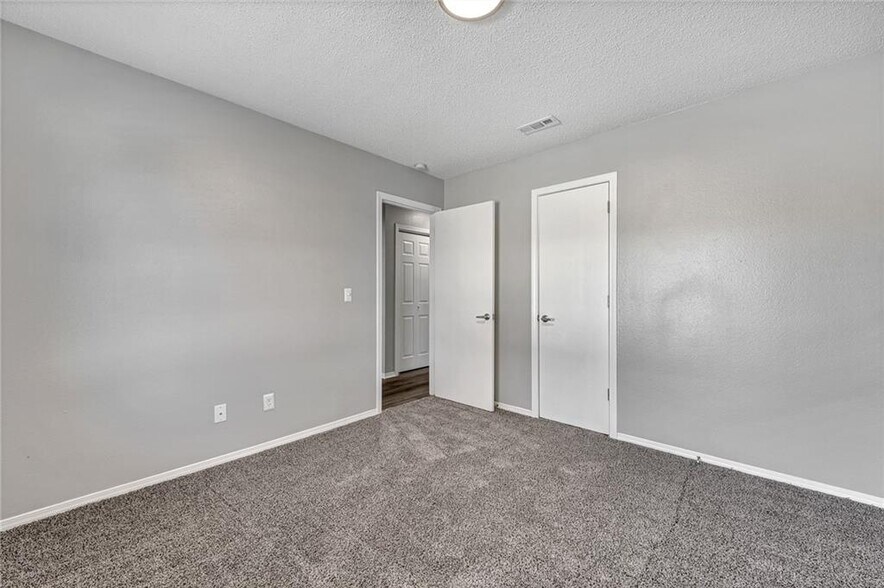 Building Photo - 4378 W Thrasher Dr