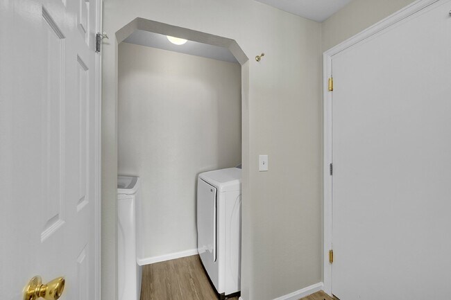 Building Photo - $2,375.00 - 3 Beds,2 Baths, Single Family ...
