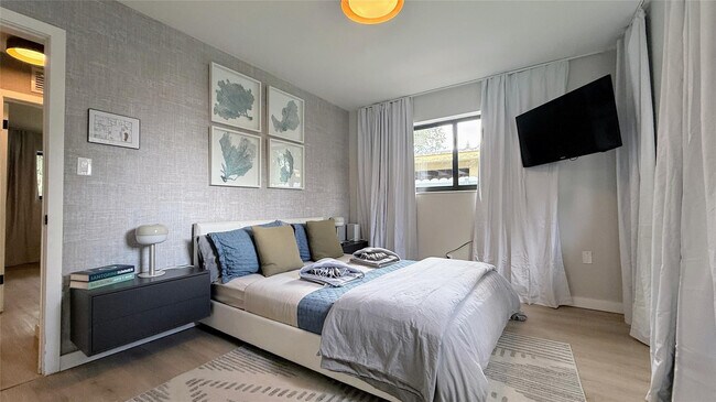 Building Photo - 433 NW 15th Way