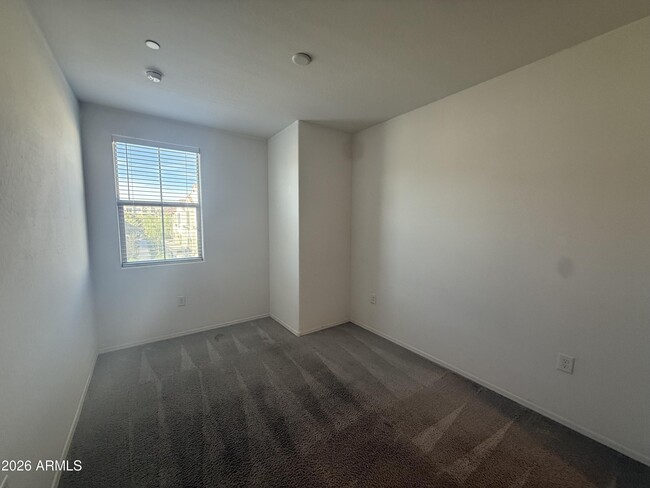 Building Photo - 1959 E Hampton Ln