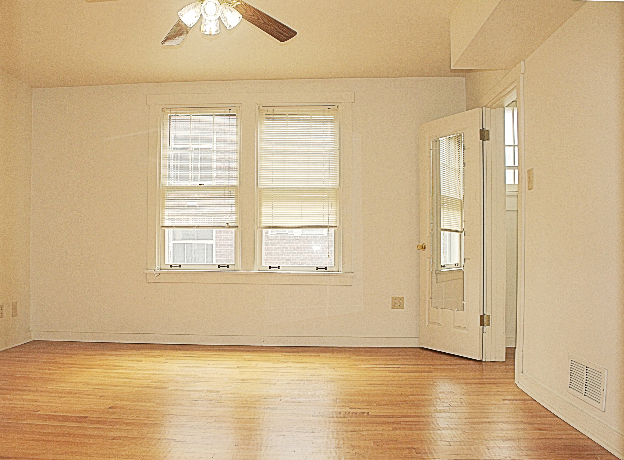 MBR with walk-in closet - 5840 Alderson St