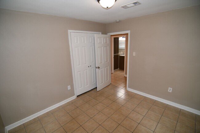 Building Photo - Must See!  Newly renovated, 3 bedroom, 1 bath home in Brownsfield off Plank Road