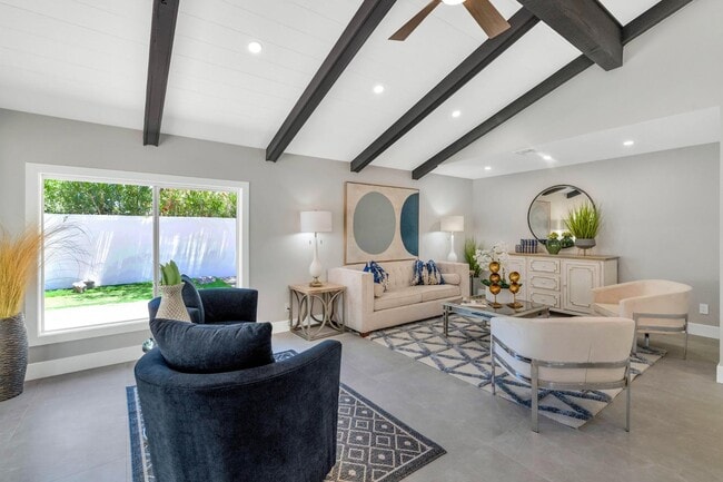 Building Photo - 7509 N Vía Del Elemental