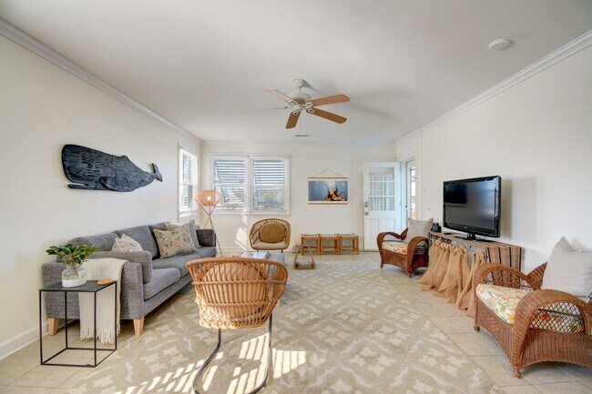Building Photo - Off Season Coastal Cottage September 2026 through Mid February 2027- Fully Furnished- 3 Month Min...