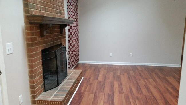 Building Photo - 1200 Black Walnut Ct