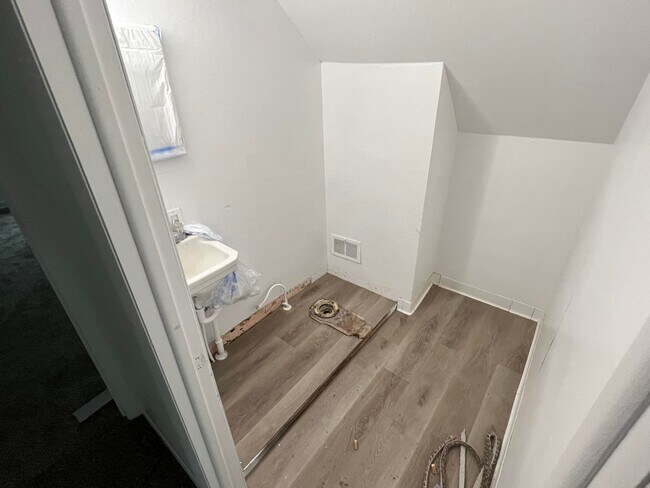 Building Photo - 317 Leonard St