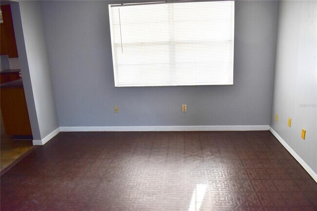 Building Photo - 7435 Hollyridge Dr