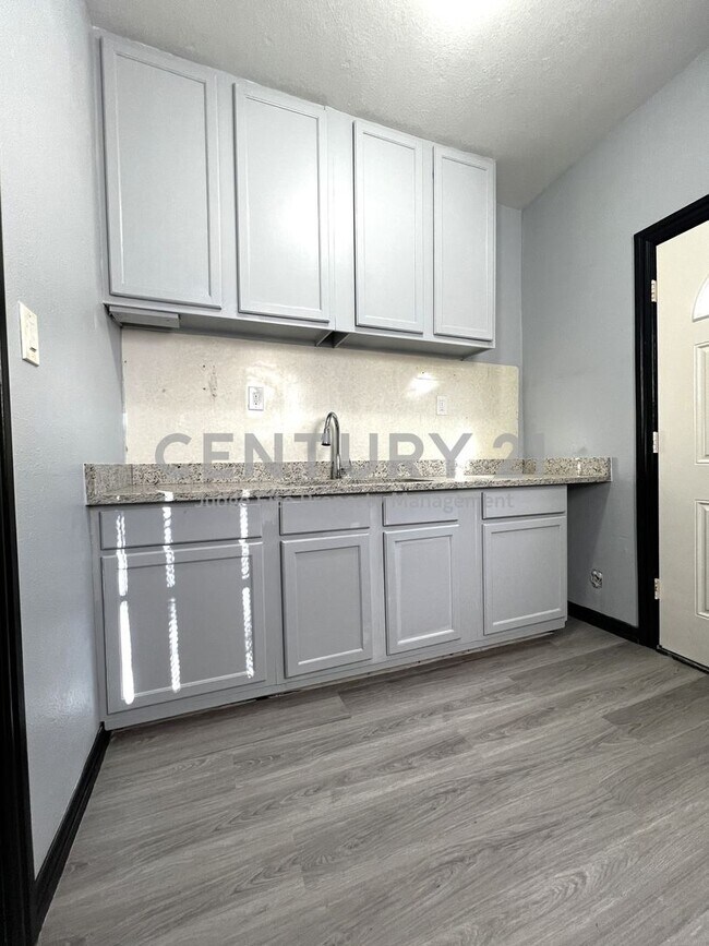 Building Photo - Charming 2/1 in Castleberry ISD for Rent!