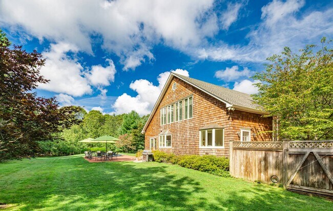 Building Photo - 6 Tall Tree Ct