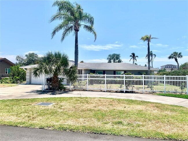 Building Photo - 1714 Meadowood St