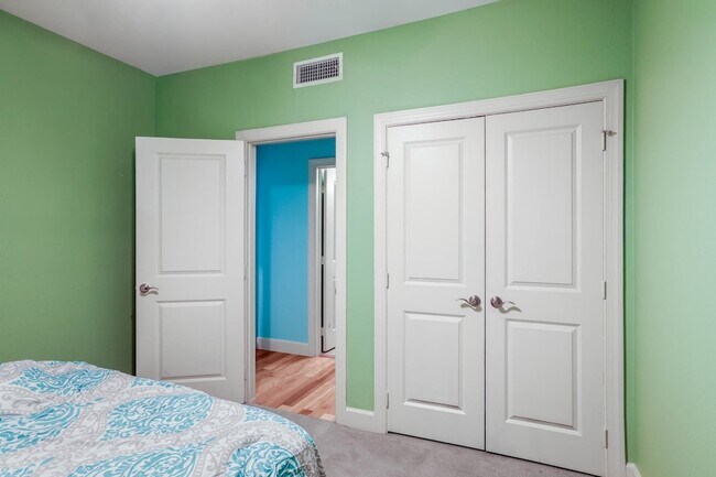 Building Photo - 3818 Holland Ave