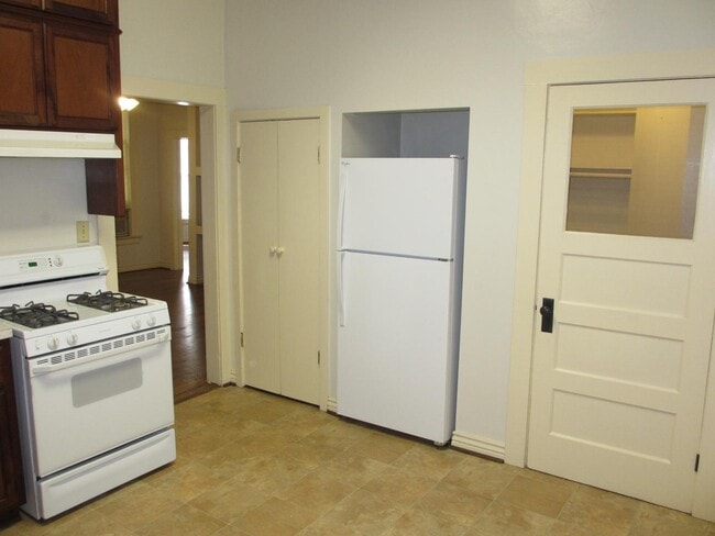 Building Photo - 421 Normal Ave