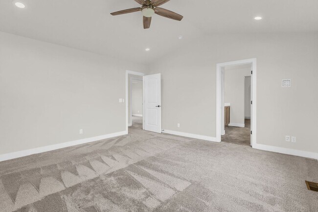 Building Photo - Spacious 6 Bed Home with Dual Kitchens, EV Charging & Modern Finishes in Layton