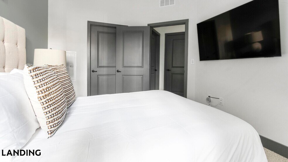 Building Photo - 944 Broadcast Pl