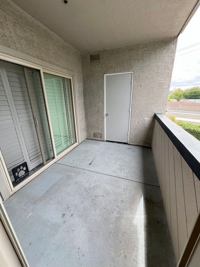 Building Photo - STUNNING 2bd/2ba PET FRIENDLY, UPDATED, LV...