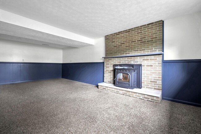 Building Photo - 572 Sycamore Dr