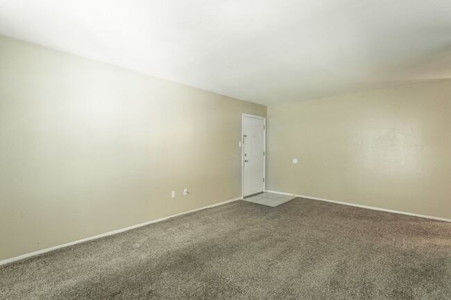 Building Photo - 1 bedroom 1 bath in Signal View