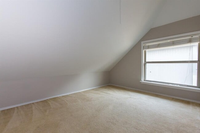 Building Photo - 9022 Driftstone Dr