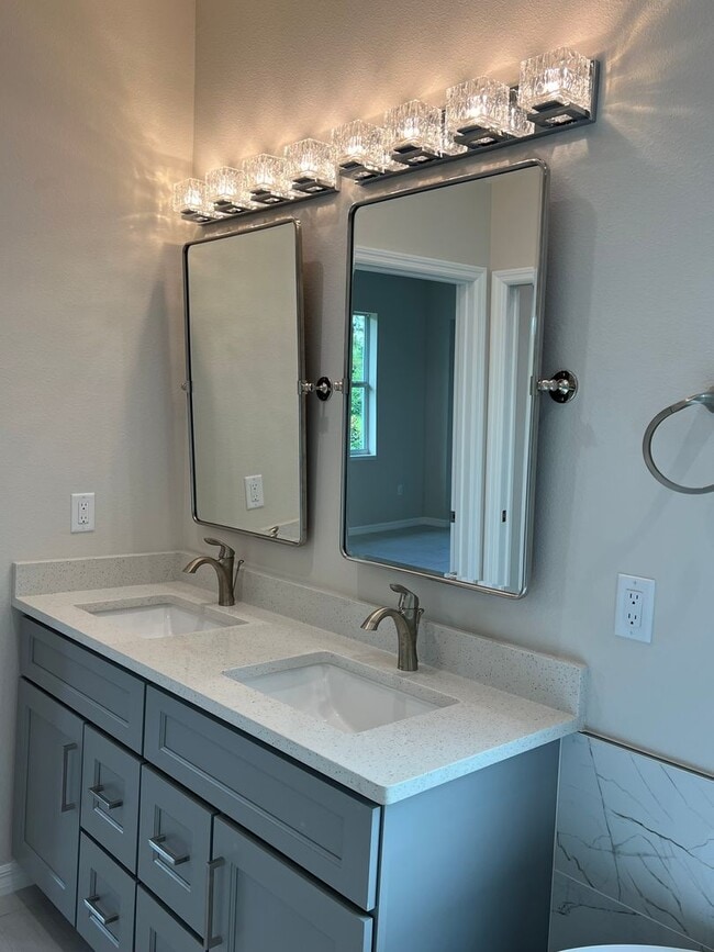 Building Photo - New Build open floor plan 3/2