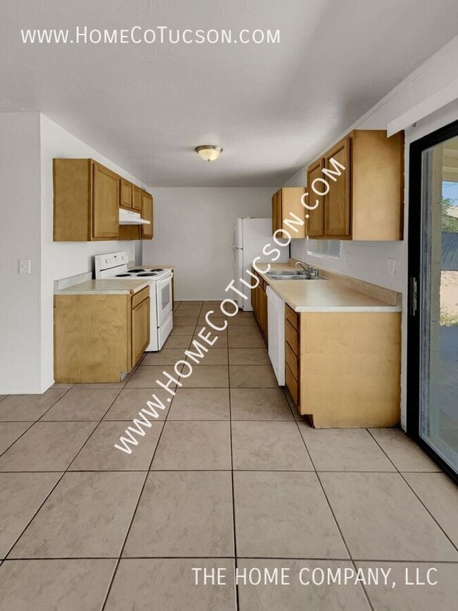 Building Photo - 3966 E Sylvane Dr