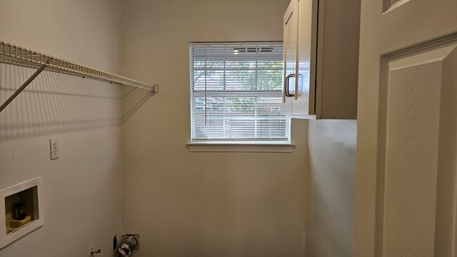 Building Photo - 406 Parkwood Pl