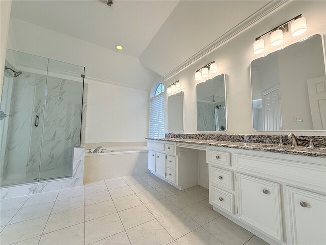 Building Photo - 1963 Peden St