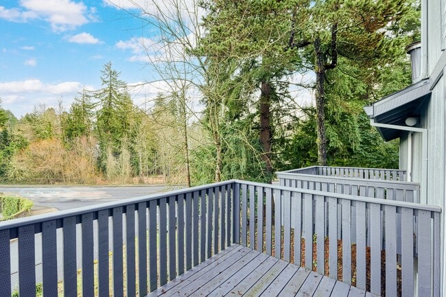Building Photo - RECENTLY UPDATED 2 BEDROOM 1.5 BATH TOWNHOME IN TIGARD!