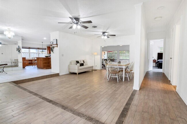 Building Photo - 781 SW 49th Terrace
