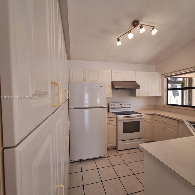Building Photo - 3214 San Remo Cir